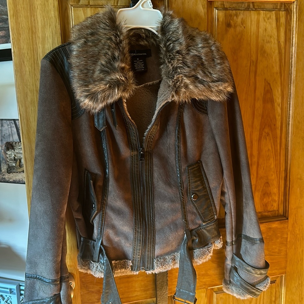 Fur collar lined coat